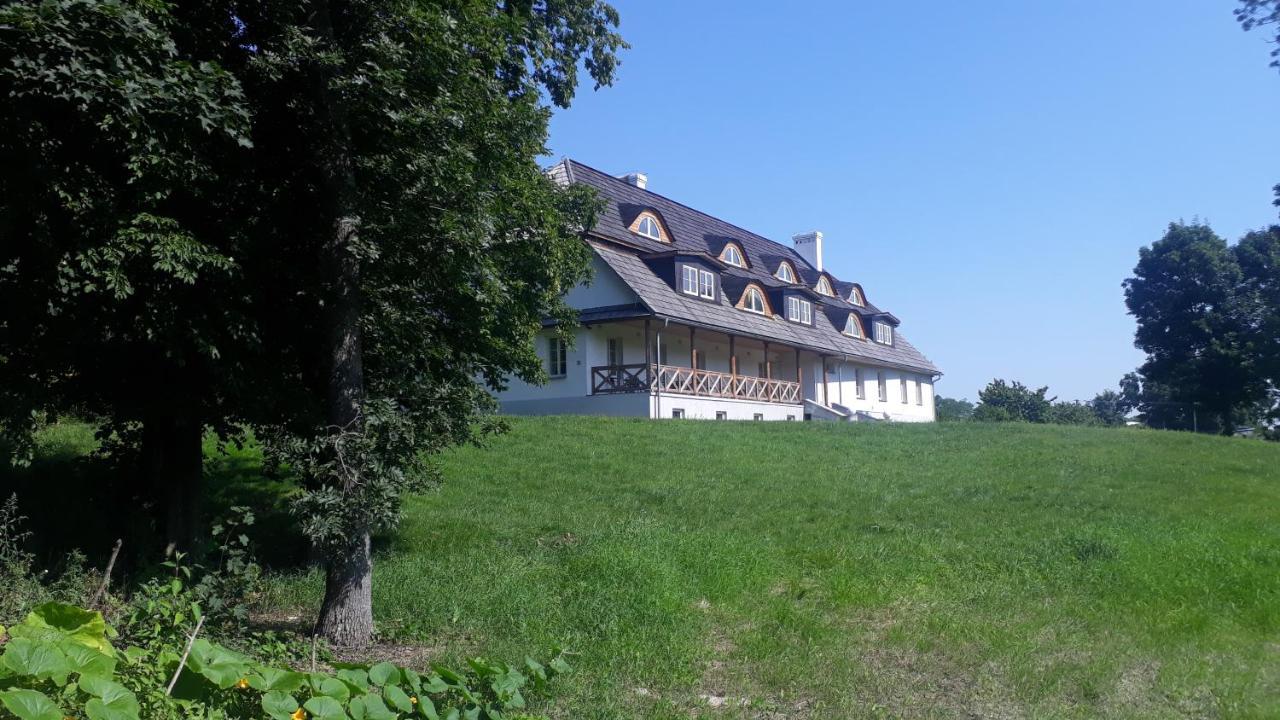 Dwor Strzyzew Bed and Breakfast Zelazowa Wola Exteriör bild