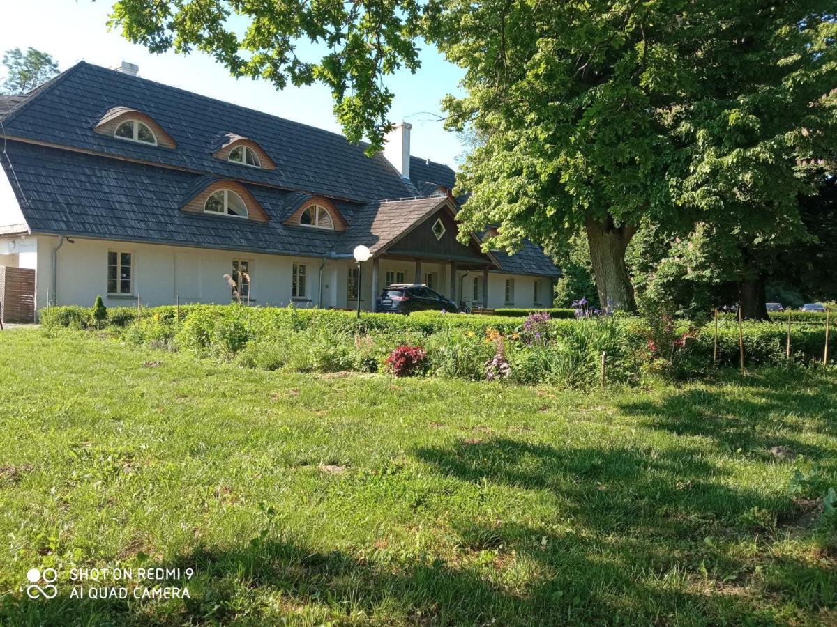 Dwor Strzyzew Bed and Breakfast Zelazowa Wola Exteriör bild