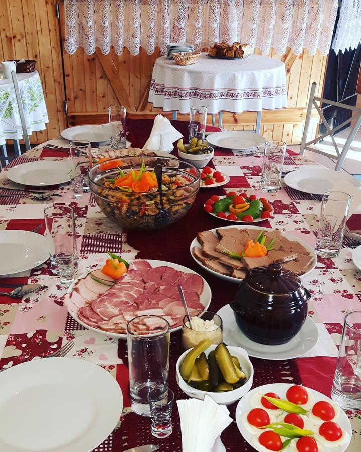 Dwor Strzyzew Bed and Breakfast Zelazowa Wola Exteriör bild